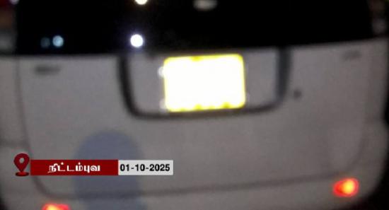 கட்டளையை மீறி பயணித்த வேன் மீது துப்பாக்கிச்சூடு